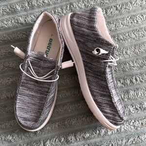 Slip On Gray Knit Casual Shoes Women Size 9 Lightweight